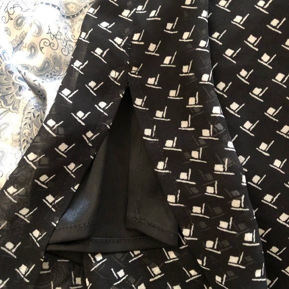 Express back knee length skirt - Picture 3 of 4